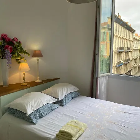 스튜디오 플로리얼 니스