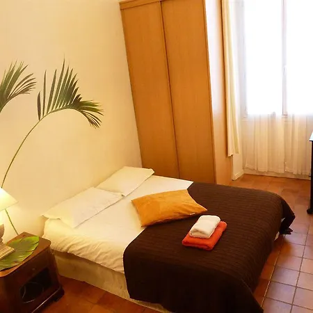 스튜디오 플로리얼 아파트호텔 3*