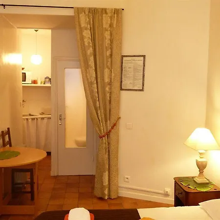 스튜디오 플로리얼 3* 니스