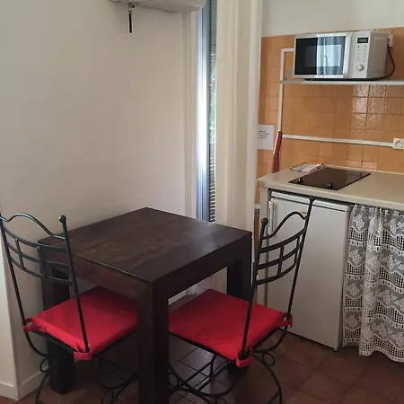 스튜디오 플로리얼 3*