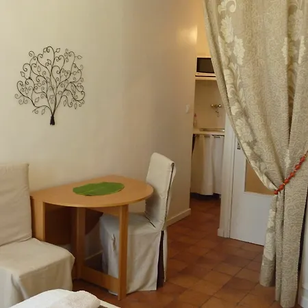 스튜디오 플로리얼 3*